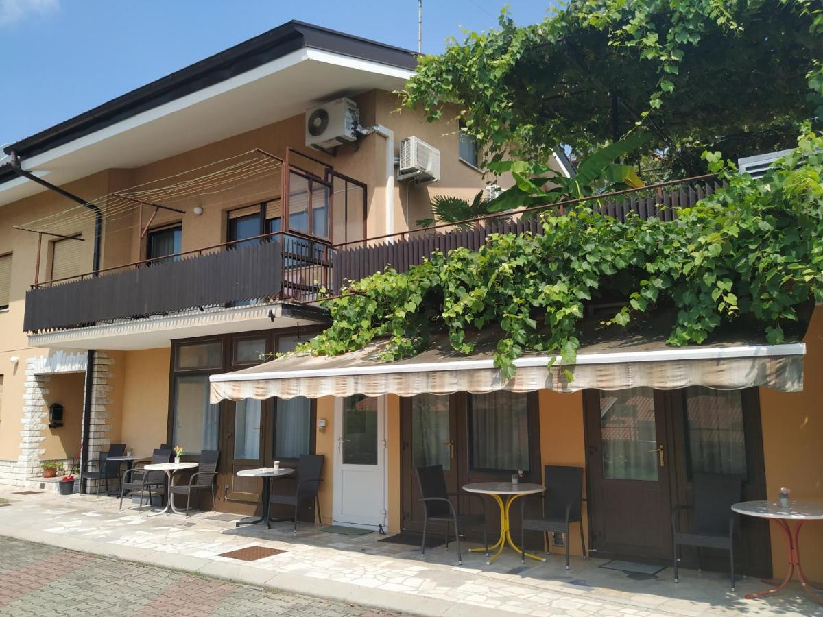 Accomodation Pertout Nova Gorica Luaran gambar