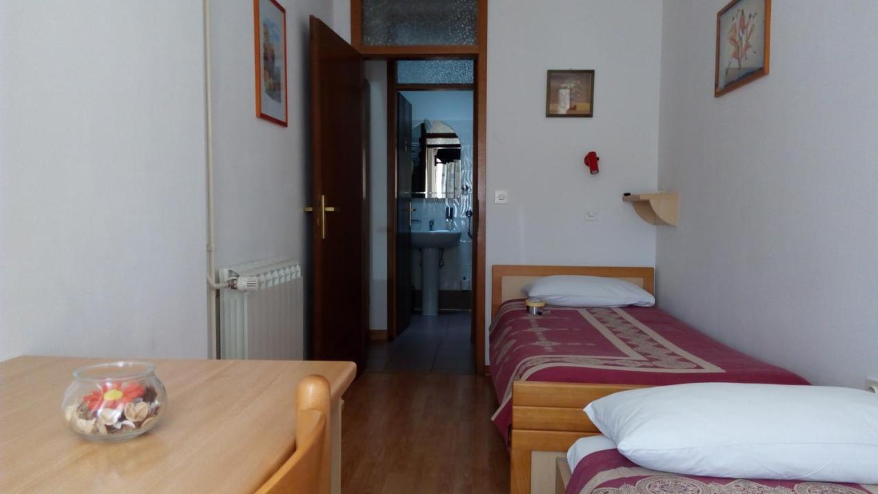 Accomodation Pertout Nova Gorica Luaran gambar